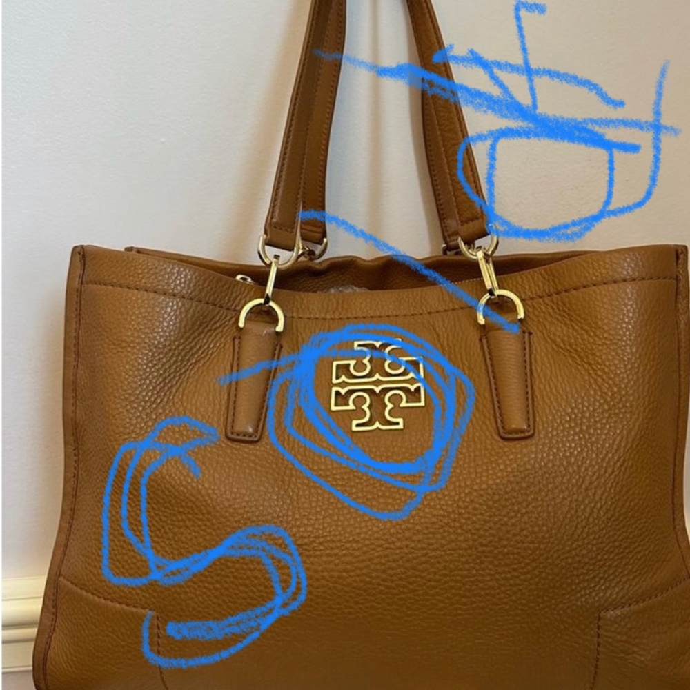 Tory Burch Britton tripple compartment Tan bag.   This item is sold♦️